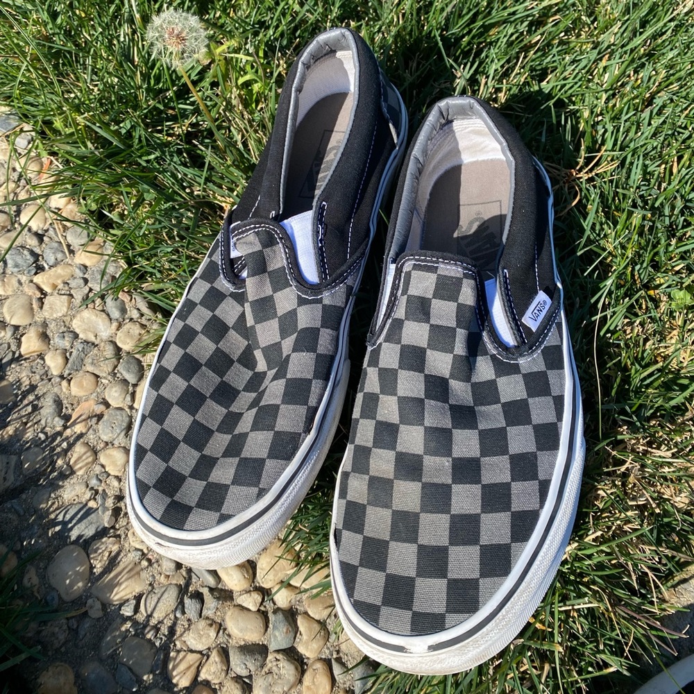 Mens Vans Sz 9 checkerboard slip on grey & black